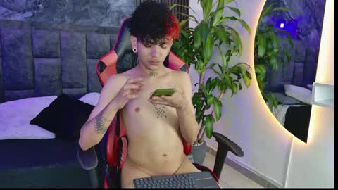 Snapshot of noah_travis chatting on March 13, 2:45 pm Noah online show from March 13, 2:45 pm