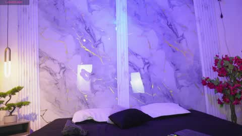 Snapshot of noah_travis chatting on April 1, 2:23 am Noah online show from April 1, 2:23 am