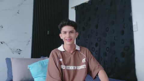 noah tyler  online show from May 22, 8:14 pm
