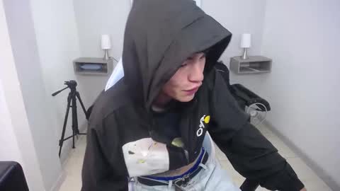 noah_victoria online show from February 6, 5:23 am