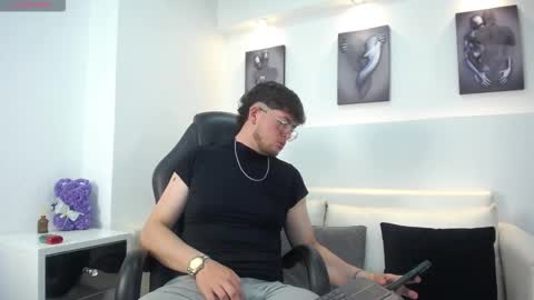 Noah online show from February 2, 8:07 pm