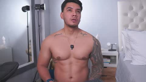 Noah Avery online show from March 5, 11:23 pm