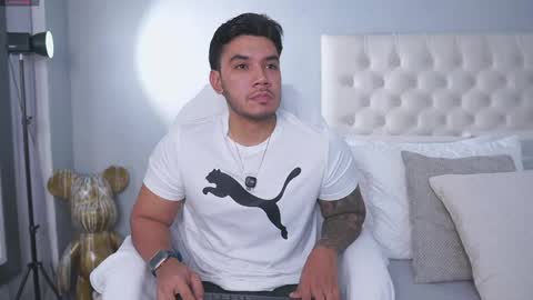 Noah Avery online show from April 15, 1:34 am