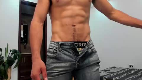 Snapshot of noahbrawn chatting on November 6, 1:12 pm LIAM- noah online show from November 6, 1:12 pm