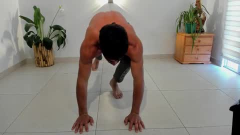 Snapshot of noahbrawn chatting on December 20, 1:29 pm LIAM- noah online show from December 20, 1:29 pm