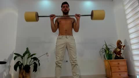 Snapshot of noahbrawn chatting on January 9, 1:14 pm LIAM- noah online show from January 9, 1:14 pm