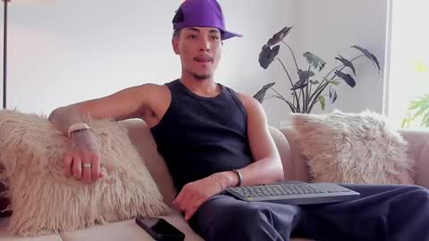 noahdaviss online show from May 12, 7:33 pm
