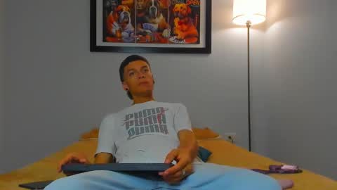 noahh_sky online show from April 8, 4:01 am