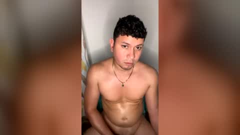 noahlatino35 online show from June 24, 7:29 am