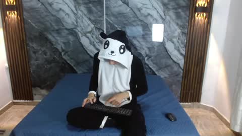 Snapshot of noahwalker__ chatting on April 17, 11:13 am online show from April 17, 11:13 am