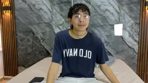 Snapshot of noahwalker__ chatting on May 4, 11:06 am online show from May 4, 11:06 am