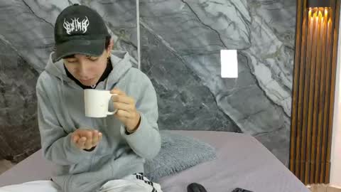 Snapshot of noahwalker__ chatting on May 15, 11:06 am online show from May 15, 11:06 am