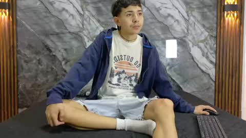 Snapshot of noahwalker__ chatting on June 2, 11:01 am online show from June 2, 11:01 am