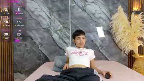 Snapshot of noahwalker__ chatting on June 20, 11:02 am online show from June 20, 11:02 am