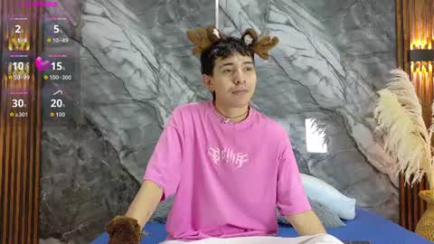 Snapshot of noahwalker__ chatting on June 24, 10:58 am online show from June 24, 10:58 am