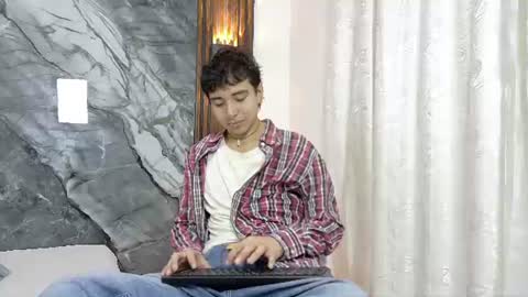 Snapshot of noahwalker__ chatting on July 21, 11:12 am online show from July 21, 11:12 am