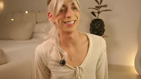 Snapshot of nobodyisperfect___ chatting on April 12, 1:54 am Samantha online show from April 12, 1:54 am