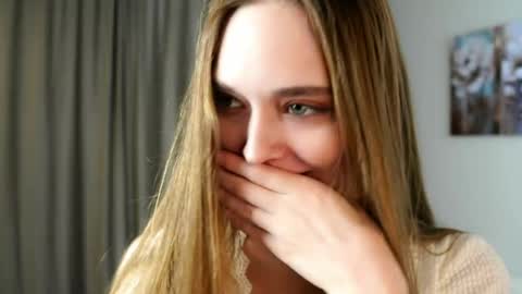 Snapshot of nobukohittle chatting on April 2, 8:06 pm Emmy online show from April 2, 8:06 pm