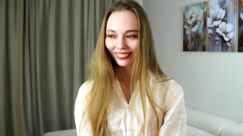 Snapshot of nobukohittle chatting on April 3, 8:29 pm Emmy online show from April 3, 8:29 pm