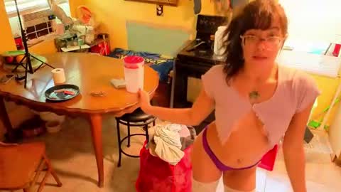 Snapshot of nobunny_owenz chatting on July 1, 7:13 pm Nobunny online show from July 1, 7:13 pm