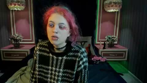 Snapshot of noellegothicshadow chatting on October 26, 10:25 pm Elly online show from October 26, 10:25 pm