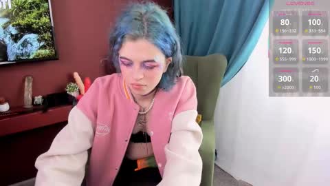 Snapshot of noellegothicshadow chatting on January 18, 6:06 am Elly online show from January 18, 6:06 am