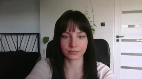 Snapshot of noemilou chatting on March 18, 1:36 pm Noemi online show from March 18, 1:36 pm