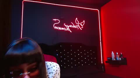 Noha Thomson online show from November 22, 2:43 am