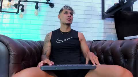 Snapshot of nohanhunter chatting on October 18, 11:33 am nohanhunter online show from October 18, 11:33 am