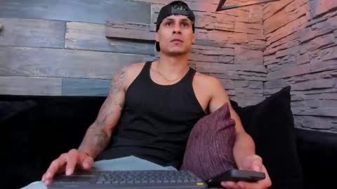 Snapshot of nohanhunter chatting on December 18, 11:38 am nohanhunter online show from December 18, 11:38 am