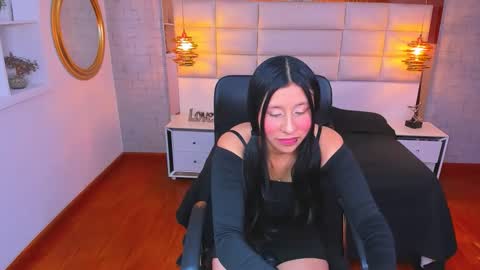 Snapshot of nohemi_louse chatting on March 13, 7:09 pm Nohemi online show from March 13, 7:09 pm