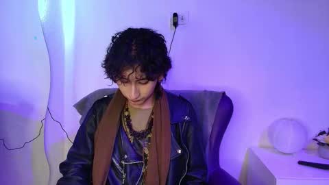 maxie online show from October 10, 4:00 am