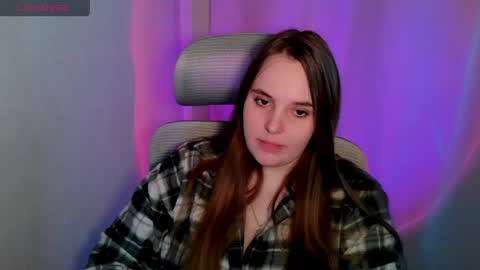 noir_ember_ online show from May 9, 5:18 pm
