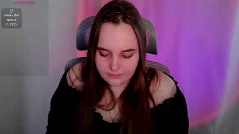 noir_ember_ online show from May 15, 8:54 am
