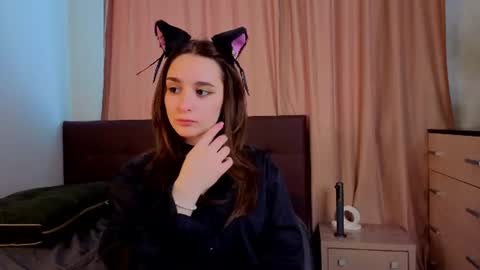 Snapshot of noirastrya chatting on June 30, 6:03 am Sophie online show from June 30, 6:03 am