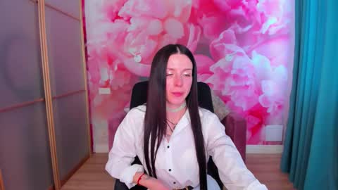 NoirDiva online show from May 2, 11:59 am