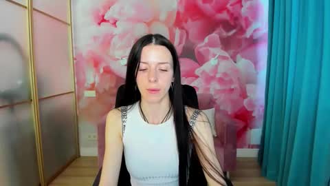 NoirDiva online show from May 19, 5:58 am