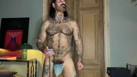 Snapshot of noisyx1976 chatting on January 18, 9:13 pm Im here enjoy online show from January 18, 9:13 pm