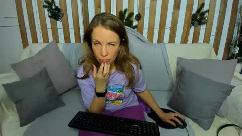 Snapshot of nora_adamss chatting on December 25, 2:35 am Nora online show from December 25, 2:35 am