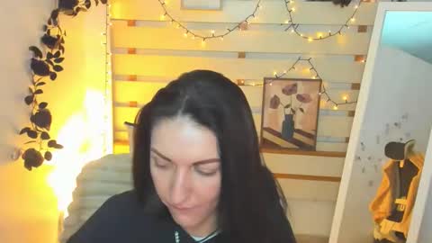 Nora online show from February 5, 9:08 pm