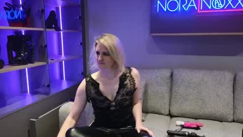 NoraNoxx online show from May 13, 3:31 pm