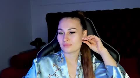 NoraFoxes online show from November 25, 5:40 am