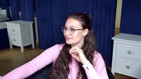 NoraFoxes online show from January 12, 3:39 pm