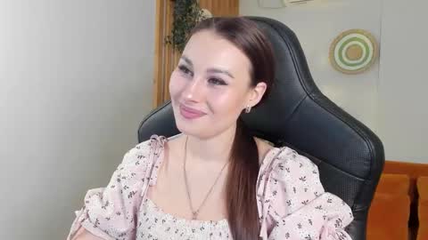 NoraFoxes online show from February 5, 5:34 am