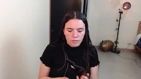 Snapshot of noreen_ chatting on December 20, 4:04 pm noreen_ online show from December 20, 4:04 pm