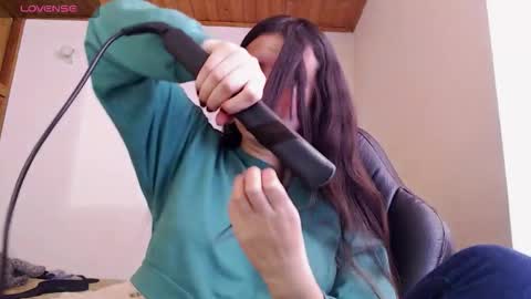 Snapshot of noreen_ chatting on November 20, 5:45 pm noreen_ online show from November 20, 5:45 pm