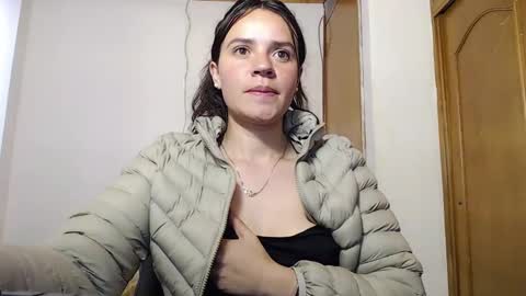 Snapshot of noreen_ chatting on January 8, 9:28 pm noreen_ online show from January 8, 9:28 pm