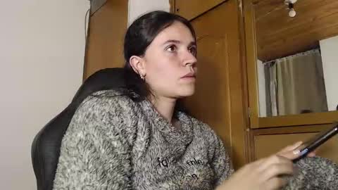 Snapshot of noreen_ chatting on January 13, 11:43 pm noreen_ online show from January 13, 11:43 pm