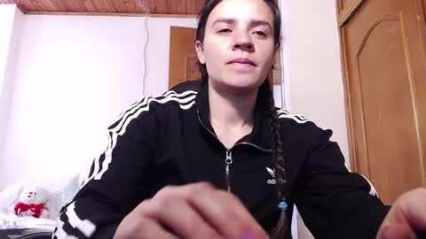 Snapshot of noreen_ chatting on February 5, 2:54 pm noreen_ online show from February 5, 2:54 pm