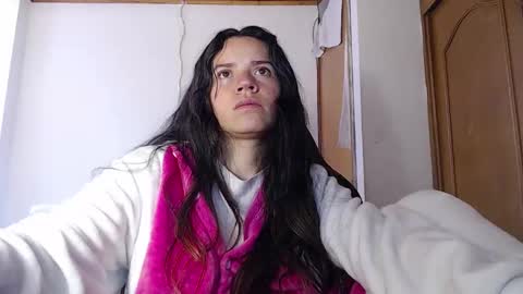 Snapshot of noreen_ chatting on February 6, 2:42 pm noreen_ online show from February 6, 2:42 pm